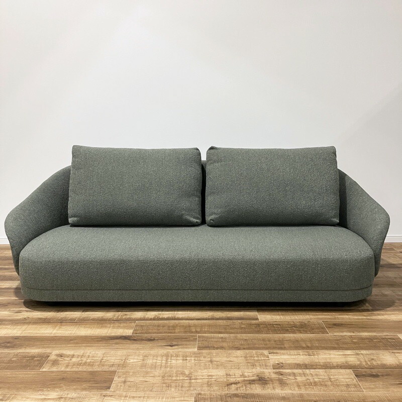 【中古美品】NORR11 New Wave 2.5-seater Moss Green(幅2240&times;奥行900&times;高さ740&times;座面高310（mm） 北欧 モダン シンプル 2人掛けソファ 3人掛けソファ 椅子 ソファ ダイニングテーブル)【中古】【YF100ランク】｜オフィスハードウェアエーワン