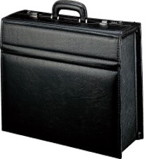 コクヨ ビジネスバッグ（フライトケース）　軽量 メーカー品番:ｶﾊ-B4B24D Ｂ４　Ｗ４３７×Ｄ１５０×Ｈ３３５ｍｍ　質量/1180g　ダイヤル錠