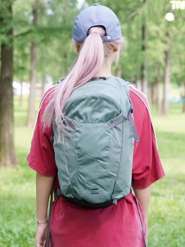 背嚢 メンズ レディース うしろ側容器に並べる デイパック アウトドア 山歩き トレッキング サイクリング 旅する 銀輪 難民キャンプ 撥水 雨合羽 超軽さ 減圧 無地 心地好い 運動競技 深灰 緑 赤