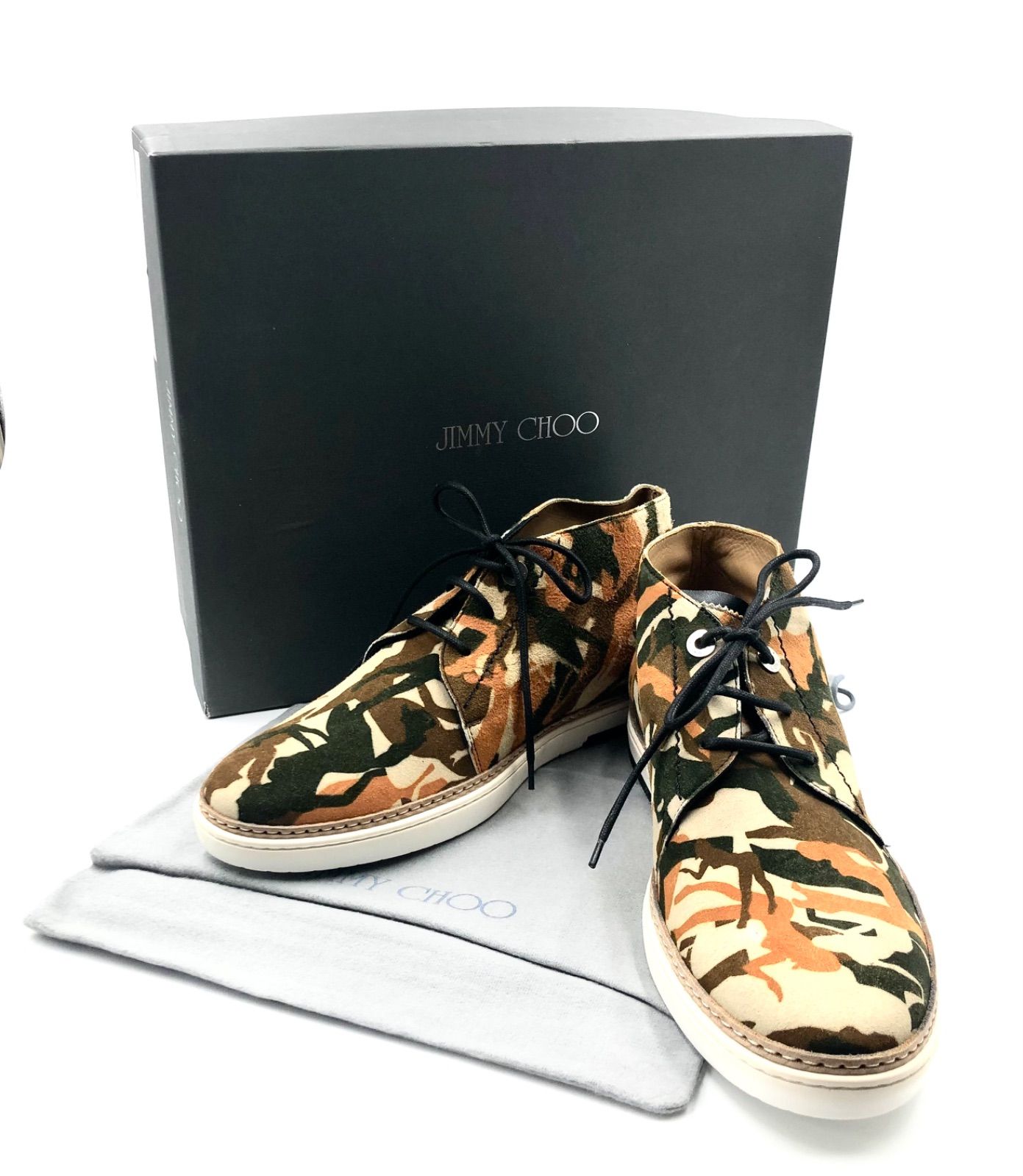 JIMMY CHOO ジミーチュウ スニーカー スエードクロス チャッカブーツ 極美品 中古 デザートブーツメンズ 偽装 野羊革 なめし革 本革 ブランド名 合鴨フラ 大きさ42 メンズ 27珊 遊撃手ブーツ ご機嫌はね除ける なめし革スニーカー シューズ 紐 靴 黒いこと ベージュ 赤銅色 箱あり 御前上等