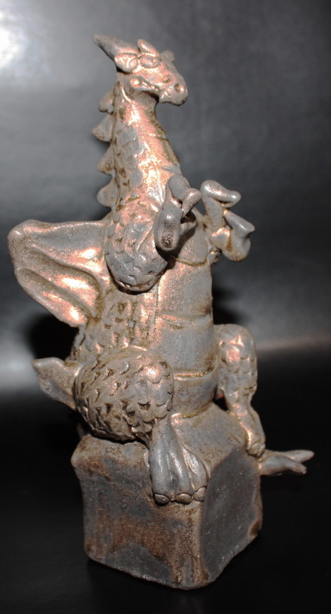 【楽天市場】龍 置物 風水 龍の置物・陶器の竜[風水]10[燻し金色]辰・Dragon dragon 日本：datta.やちむんとシーサーの工房