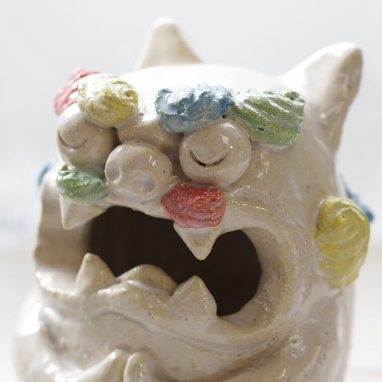 [予約販売]datta.沖縄南の島陶芸工房 |datta お地蔵様 お地蔵さん 仏像 祈りシーサーセット かわいいお地蔵さまシーサー クリーム色 お店やご自宅の玄関 神棚に 開運インテリアグッズ 風水 開運 S-471 一品物 レア物 コンパクトサイズ｜datta.やちむんとシーサーの工房