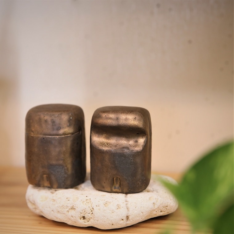 シーサー マンション デザイン 燻し金 11 中サイズ 置物 玄関 販売 新築祝い ミニ かわいい 送料無料 モダンシーサー 風水グッズ インテリア Redefiningrefuge Org