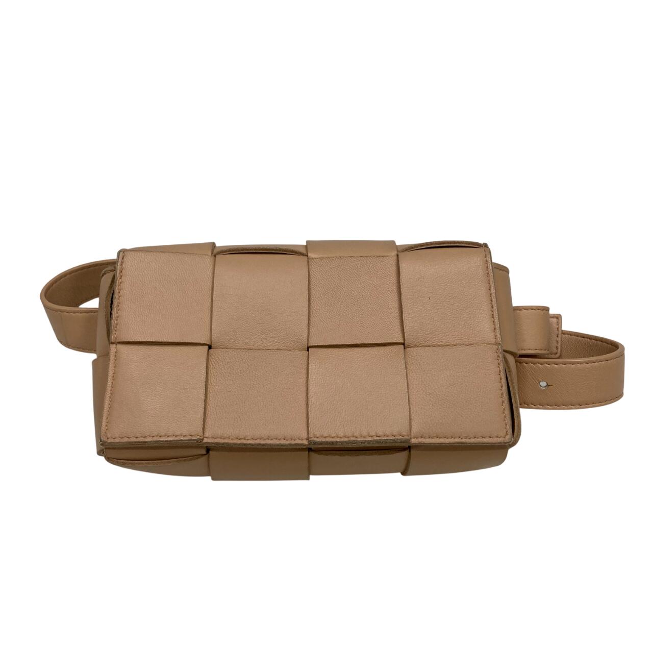 【中古】 BOTTEGA VENETA/ボッテガヴェネタ ベルトカセット スモールブリックカセット ショルダーバッグ ボディバッグ クロスボディ マキシイントレチャート ブラウン系 ラムスキン 保存袋付き 1401905-2【他サイト併売品】