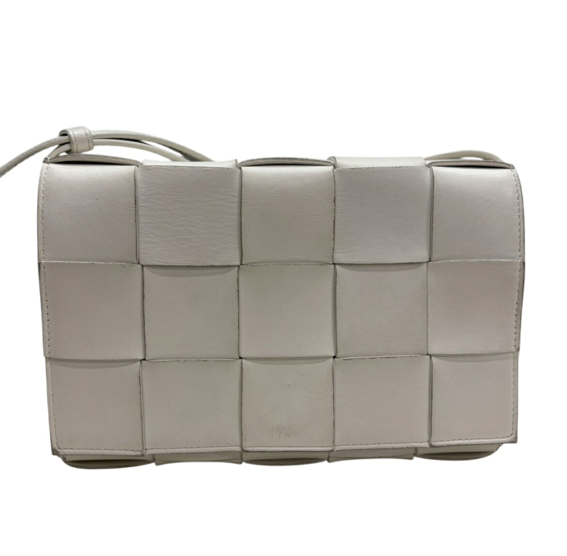 【中古】1962905-6 Bottega Veneta/ボッテガ・ヴェネタ スモール カセット イントレチャート 730848VMAY1 ショルダーバッグ クロスボディバッグ ホワイト レザー 【他サイト併売品】｜大蔵屋　店