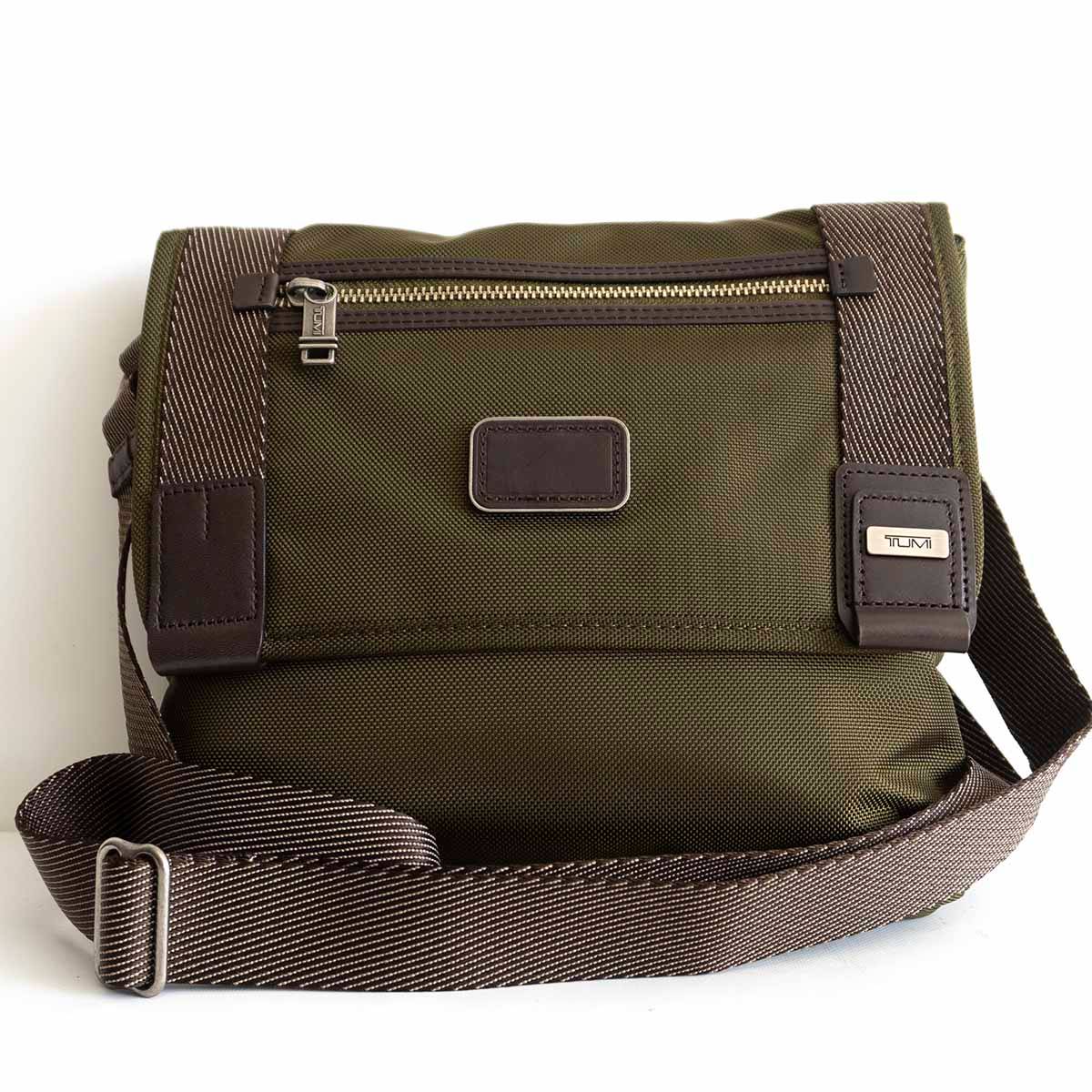 美品　TUMI トゥミ　メッセンジャーバッグ　カモフラージュ ショルダー 美品TUMI トゥミメッセンジャーバッグカモフラージュ ショルダー