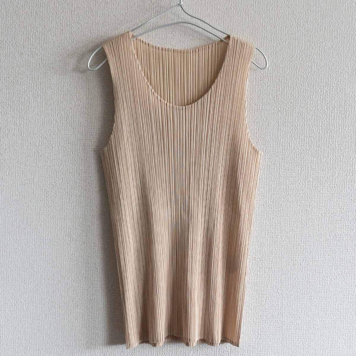 美品 PLEATS PLEASE  イッセイミヤケ  タンクトップ ベージュ 美品 PLEATS PLEASE イッセイミヤケ タンクトップ ベージュ