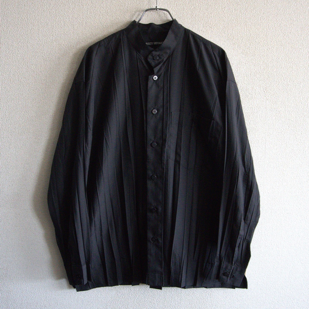 ISSEY MIYAKE MEN ブラック プリーツシャツ ISSEY MIYAKE MEN イッセイミヤケメン プリーツ 半袖 シャツ