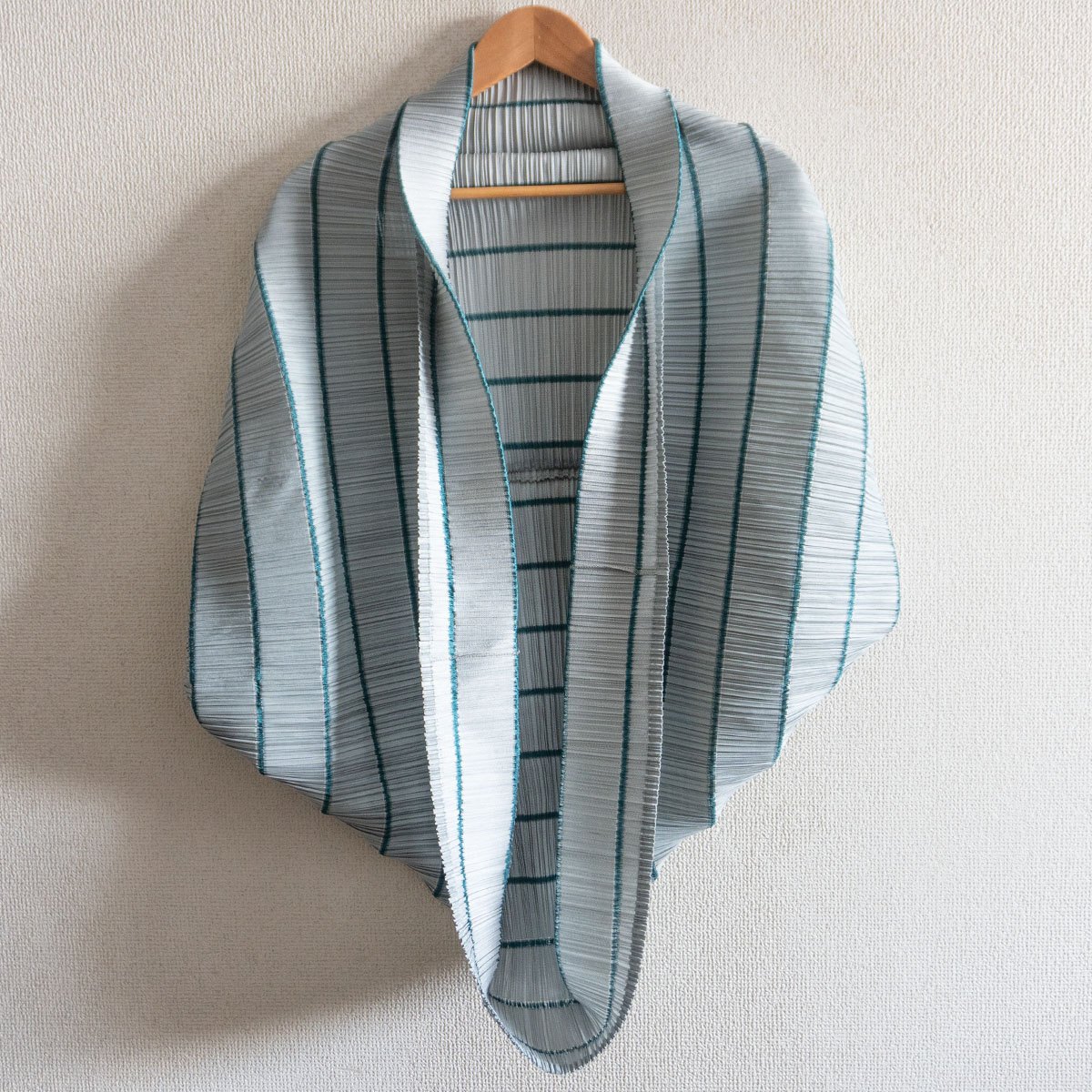 【美品】 PLEATS PLEASE【パタパタ 筋目 ボレロ ジレー】PATA PATA 筋目プリーズ ISSEY MIYAKE イッセイミヤケ 26020474