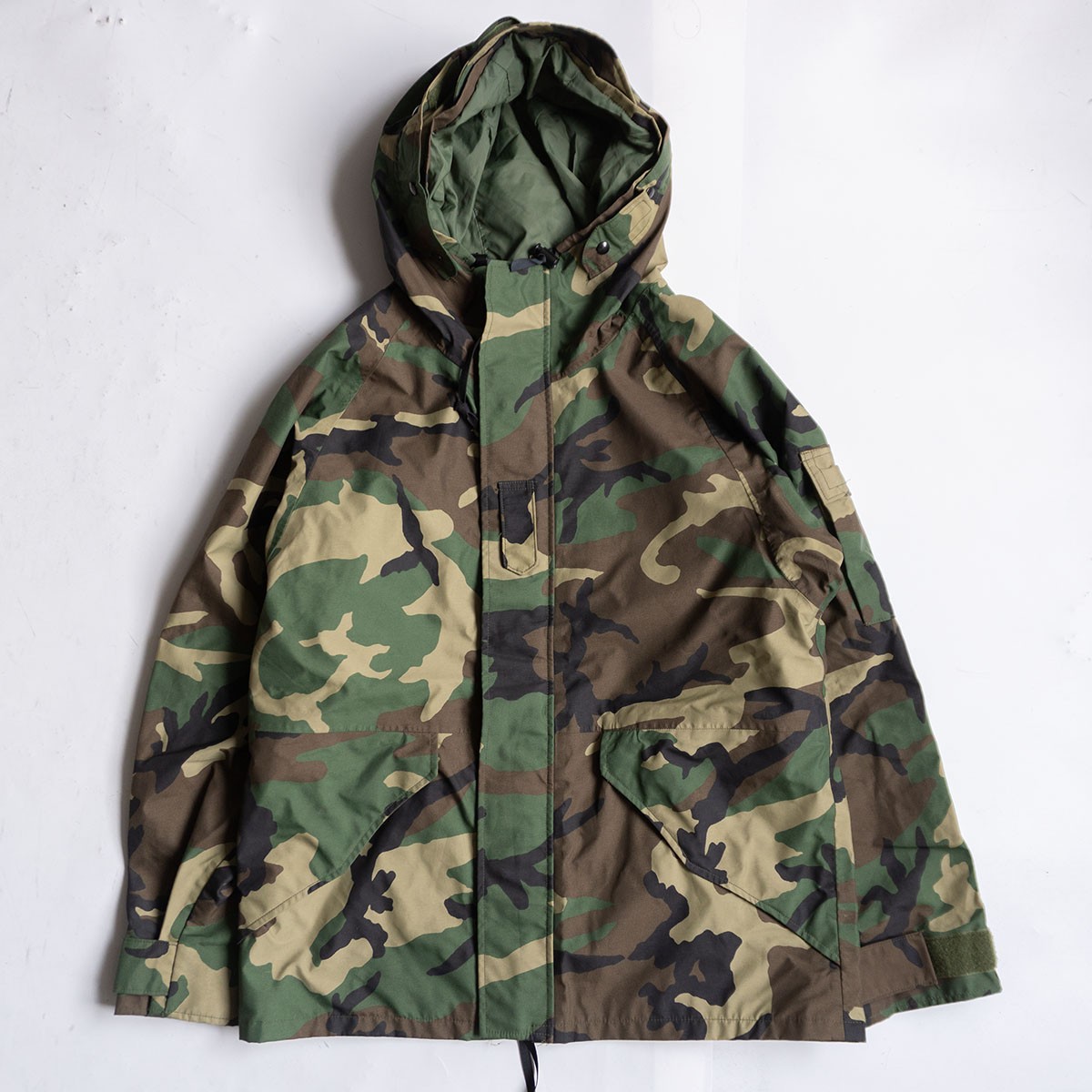【極美品】ECWCS【GORE-TEX ゴアテックス パーカー ジャケット】MEDIUM-REGULAR ウッドランドカモ エクワックス 26030135 20,592円