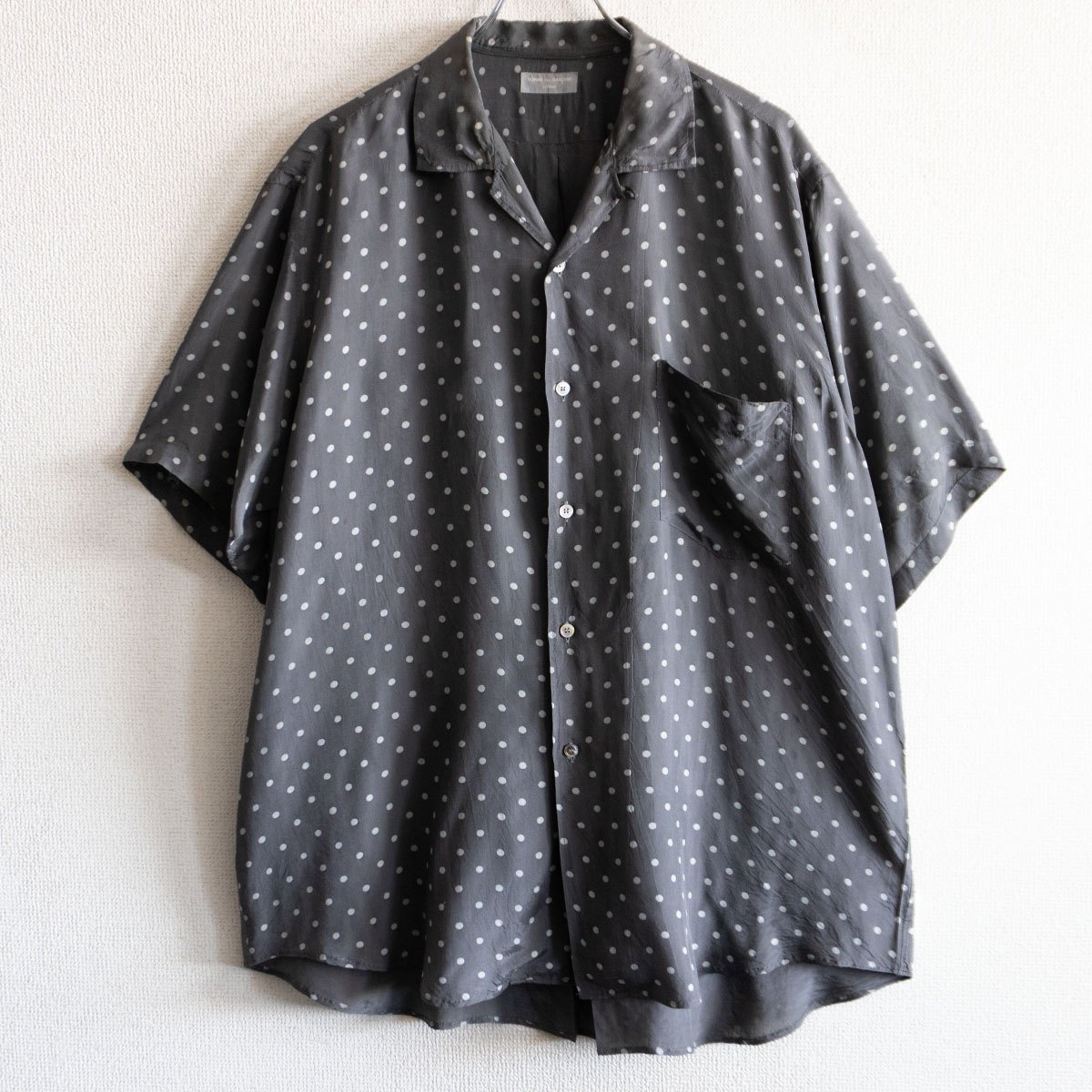 【80s】COMME des GARCONS HOMME 【点点柄 明けっ広げ色合い 半袖プルオーバー】薄墨色 人絹 コムデ給仕 オム s2603050