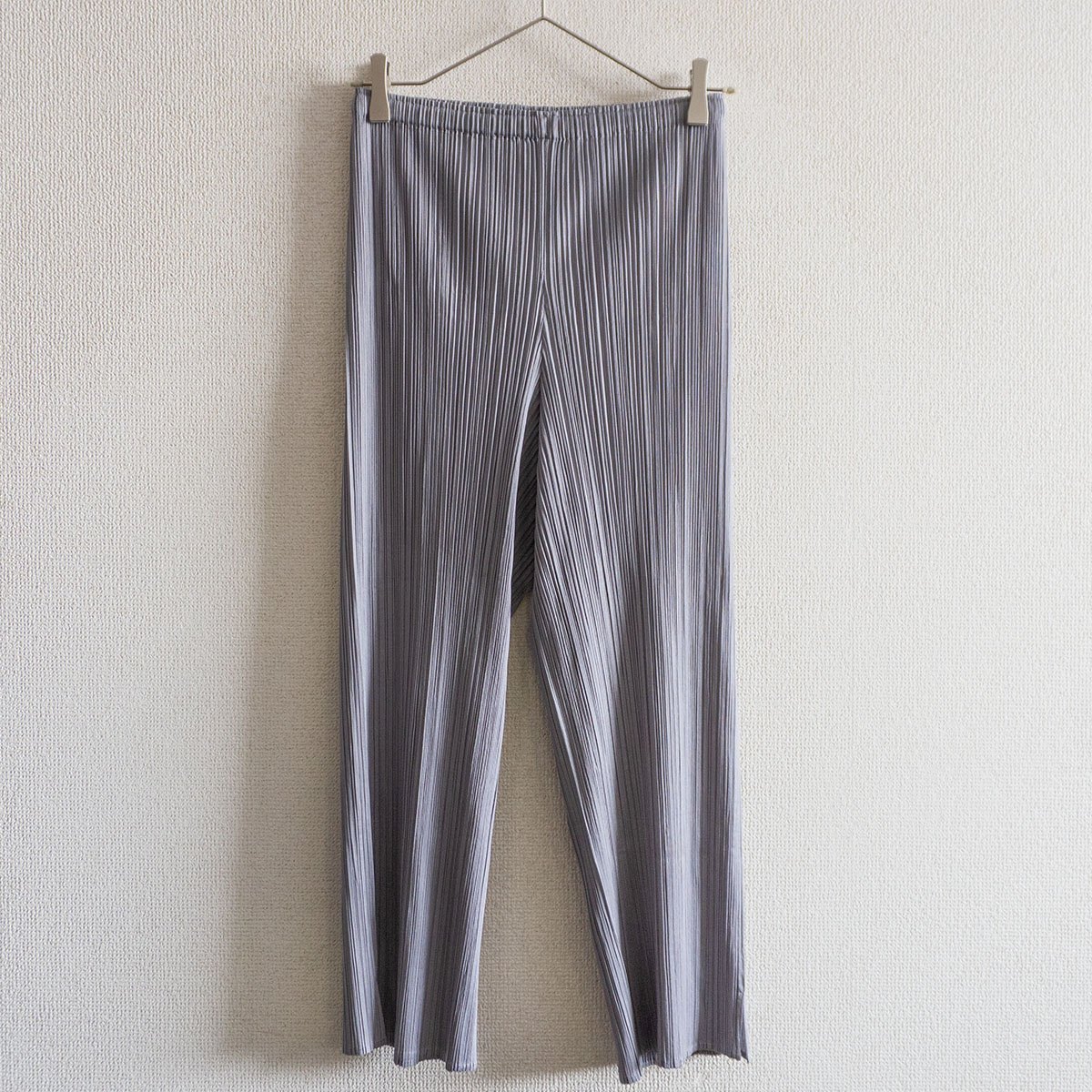 【美品】 PLEATS PLEASE【筋目 ズボン下】薄墨色 筋目プリーズ ISSEY MIYAKE イッセイミヤケ 26030587