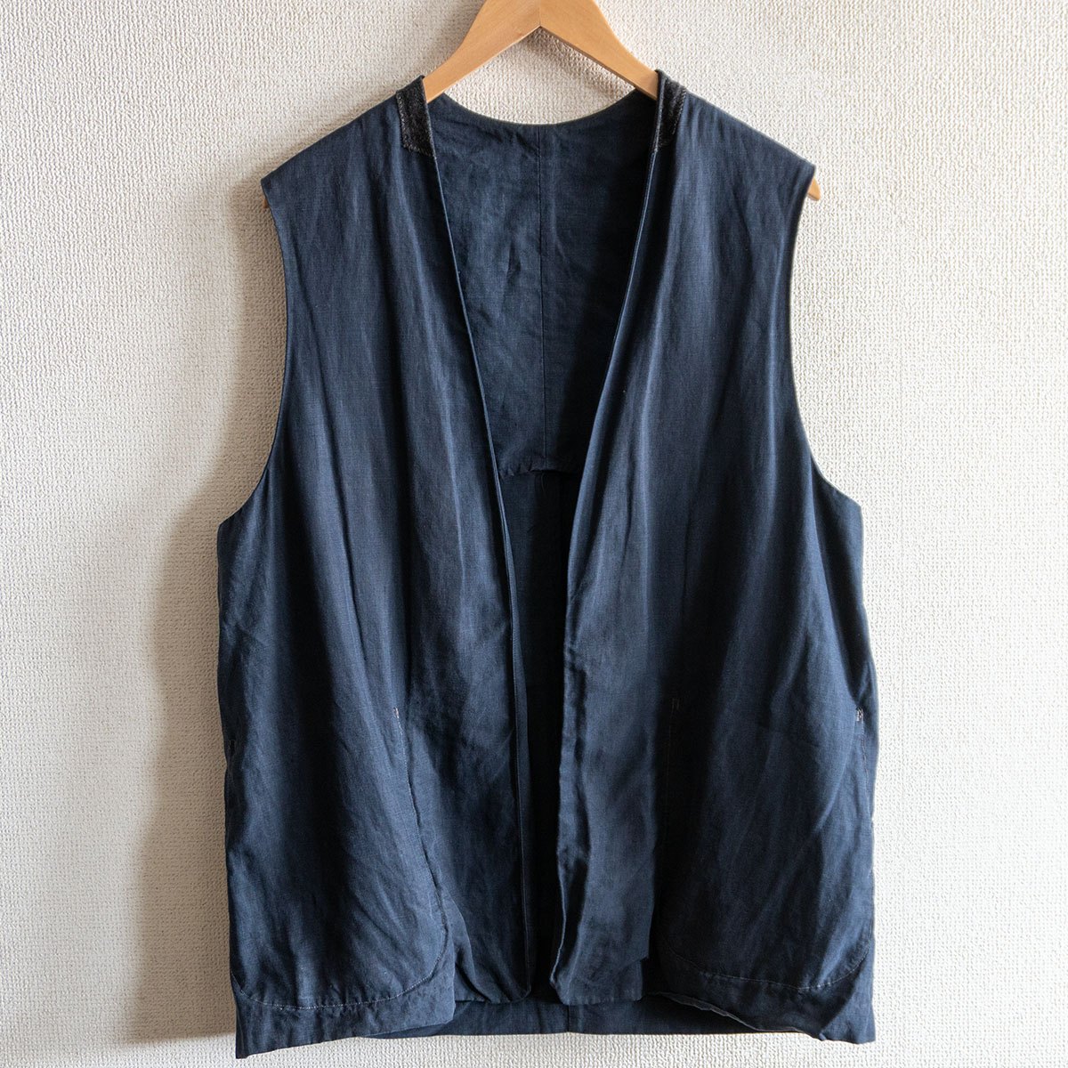 【A.I.R.AGE別注】MAATEE&SONS【極上 リネンベスト】F ネイビー マーティー&サンズ 26031002|OLD BOY SHOP