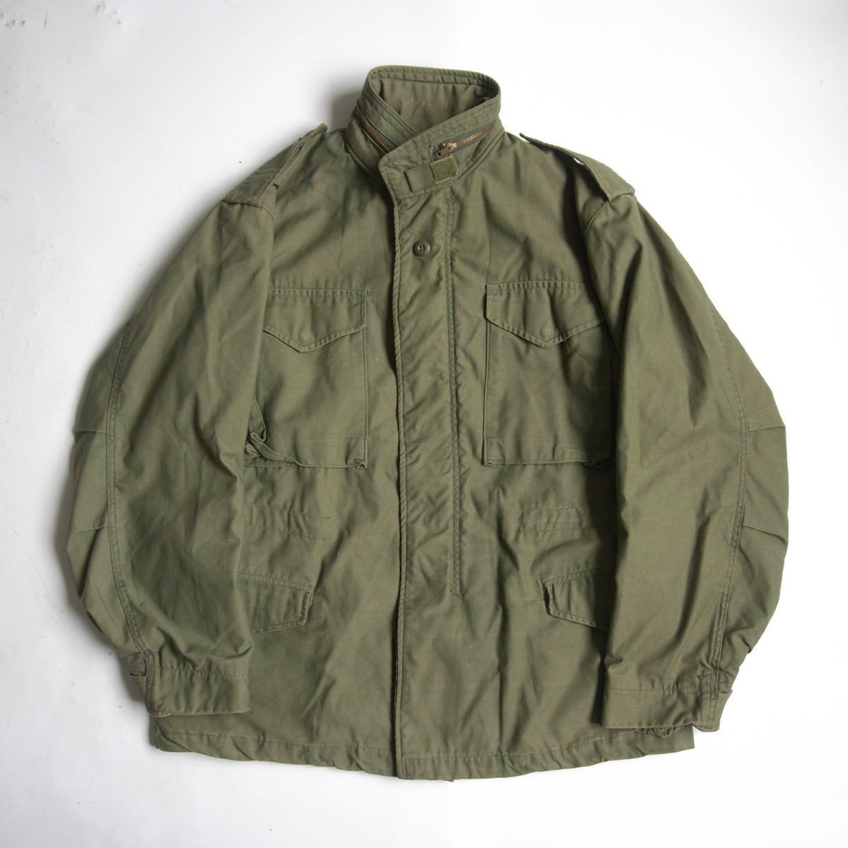 【佇まい人並み外れた】US ARMY【M-65 3rd 活動の領域上衣】MEDIUM-REGULAR 古着 26040601