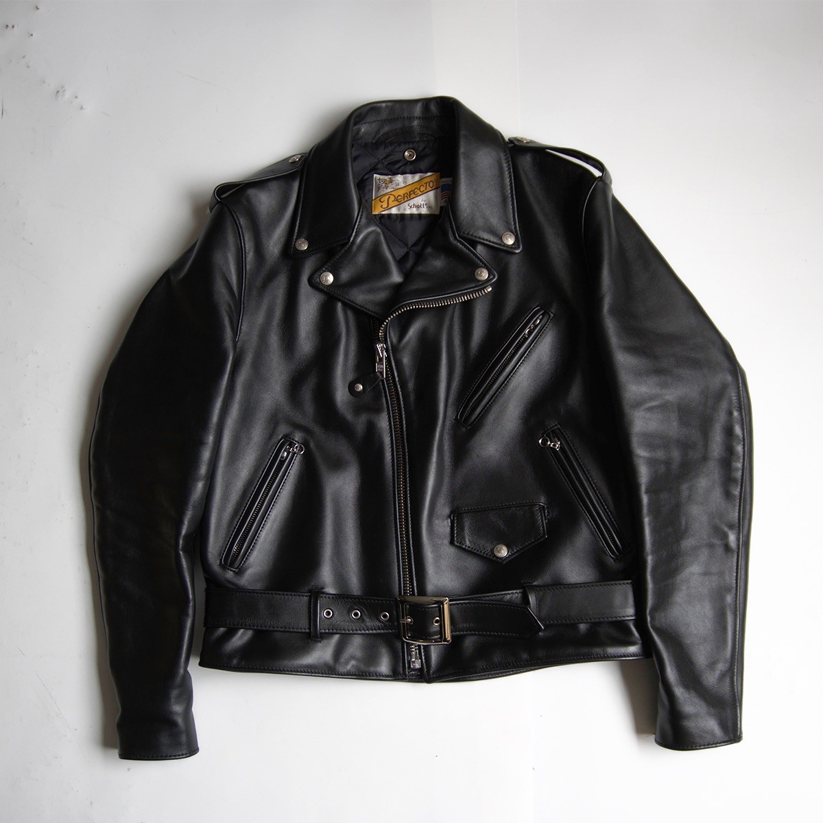 【美品/ビッグ大きさ】SCHOTT【618/ダブルライダース 上衣】42 なめし革 亜米利加製 黒いこと 打つこと 26040678