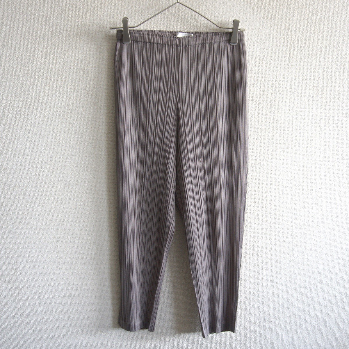 【美品】 PLEATS PLEASE【筋目 ズボン下】 筋目プリーズ ISSEY MIYAKE イッセイミヤケ 26050468