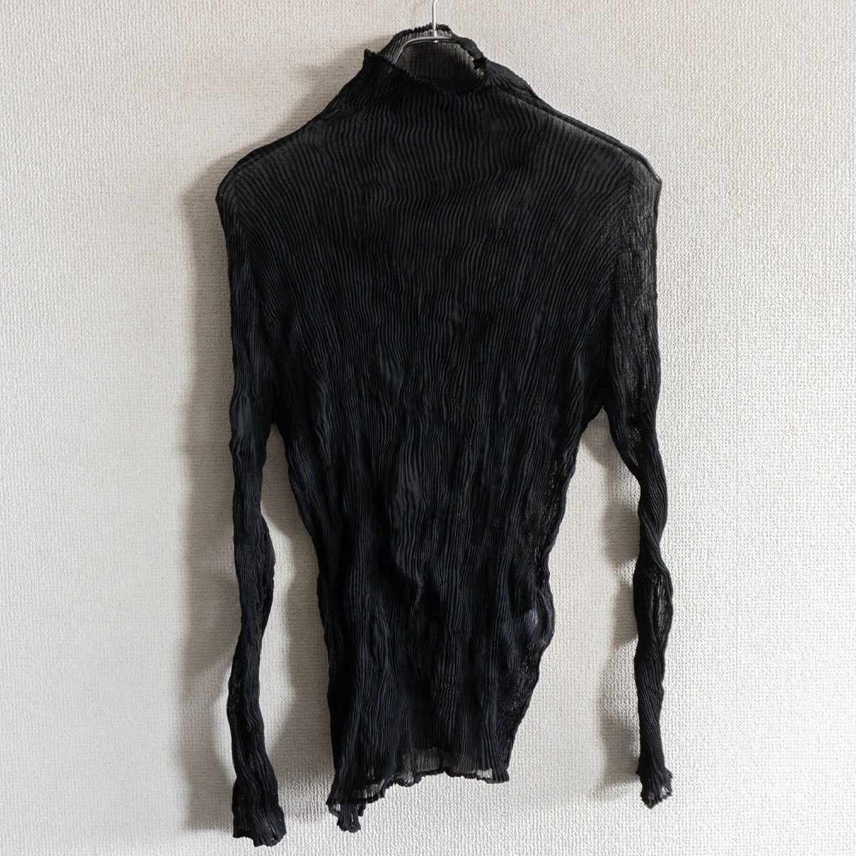 【美品】 ISSEY MIYAKE 【しわ筋目 トップ】M 黒いこと イッセイミヤケ 26060330