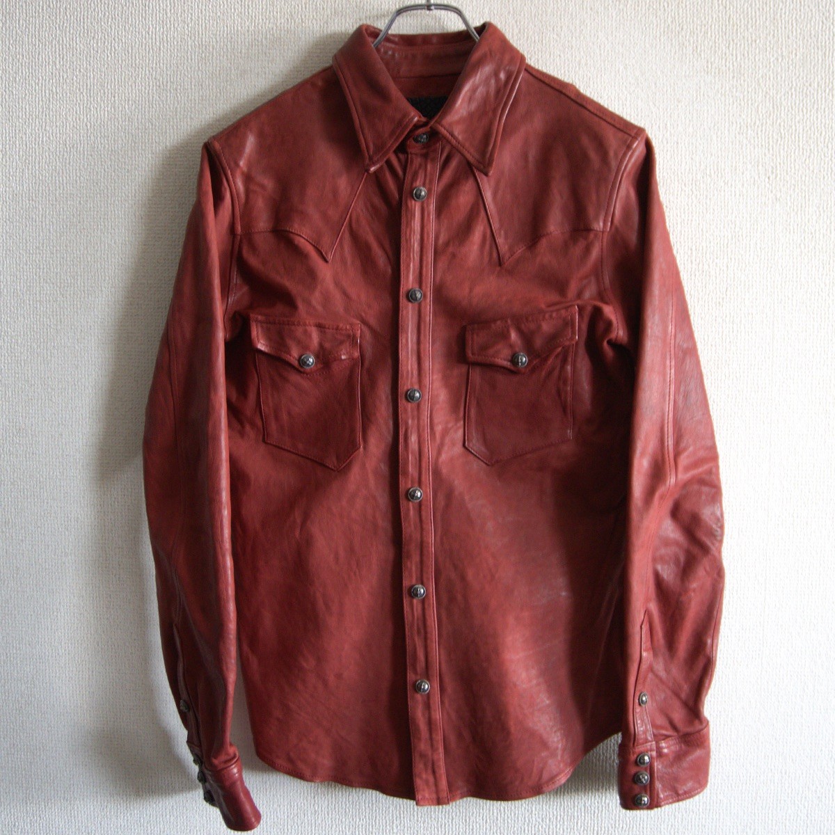 【最高級】ISAMU KATAYAMA BACKLASH【THE LINE レザー シャツ T-003】XL イサムカタヤマ バックラッシュ シルバー 26070410｜OLD BOY SHOP