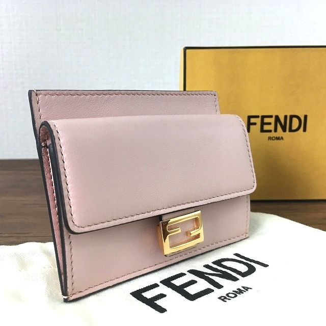 【中古】 貨物輸送込み！ 未当て嵌める品 FENDI コンパクトウォレット 8M0423 サクラ色 箱付き添い人 90