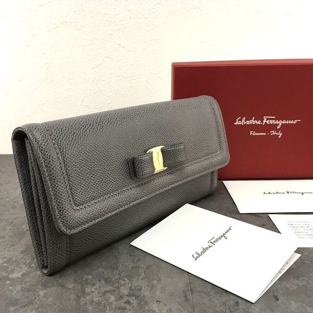 【中古】 貨物輸送込み！ 未当てはめる品 Salvatore Ferragamo 長紙入れ 22C870 ヴァラ 薄墨色 シュロの葉 ☆差し上げ物にも☆ 349