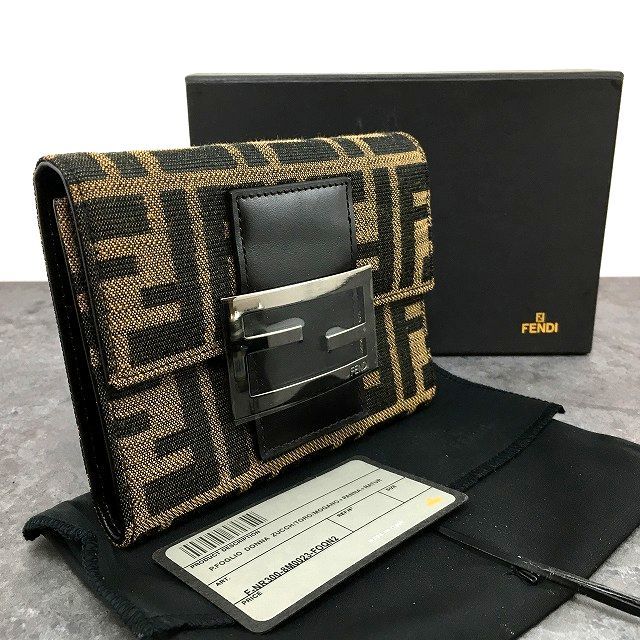 【中古】 送料込み！ 未使用品 FENDI 三つ折り財布 ズッカ柄 箱付き メンズ レディース ☆プレゼントにも☆ 447