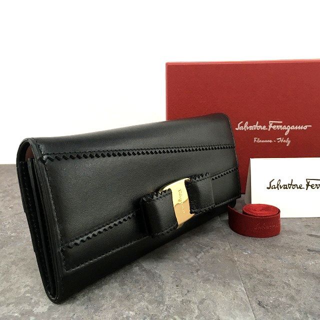 【中古】 貨物輸送込み！ 極美品 Salvatore Ferragamo 長紙入れ ヴァラ 黒いこと 箱付き添い人 474