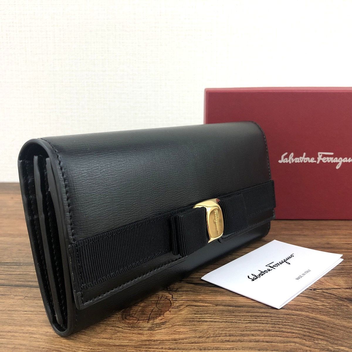 【中古】 貨物輸送込み！ 極美品 Salvatore Ferragamo 長紙入れ 22E008 黒いこと ヴァラ 箱付き添い人 480