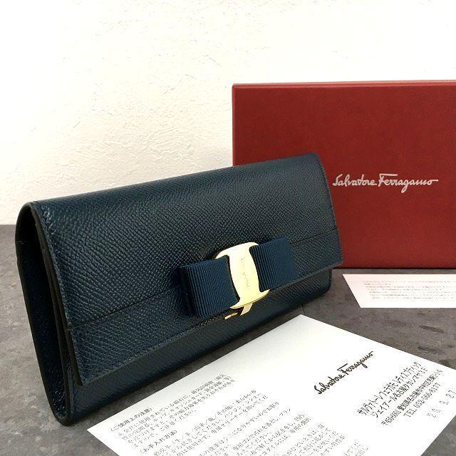 【中古】 ☆貨物輸送込み☆ 極美品 Salvatore Ferragamo 長紙入れ ヴァラ うす暗い緑であること なめし革 シュロの葉 深緑 226