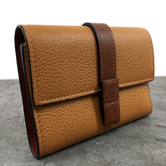 【中古】 送料込み！ 極美品 LOEWE コンパクトウォレット ブラウン レザー 三つ折り財布 アナグラム 財布 231｜S2Company