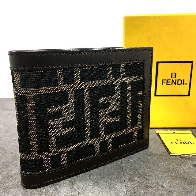 【中古】 貨物輸送込み！ 未当てはめる品 FENDI 二つ折り紙入れ ズッカ柄 箱付き添い人 メンズ レディース 紙入れ 138
