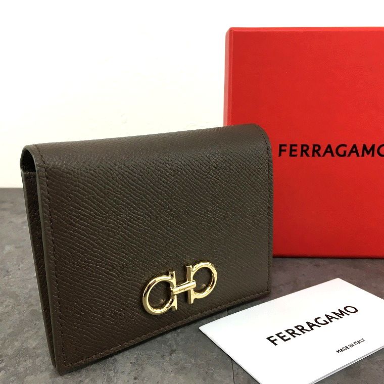 【中古】 貨物輸送込み！ 未当て嵌める品 Salvatore Ferragamo コンパクトウォレット 22D780 ダブルガンチーニ モカ 箱付き添い人 260