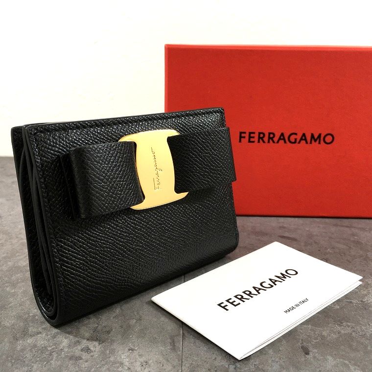 【中古】 貨物輸送込み！ 未当て嵌める品 Salvatore Ferragamo コンパクトウォレット 黒いこと ヴァラ 箱付き添い人 29