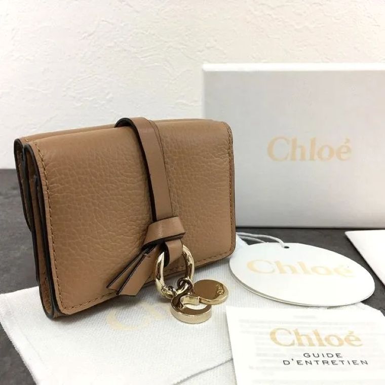 送料込み！ 未使用品 chloe コンパクトウォレット アルファベット ミニトリフォールド 箱付き 563