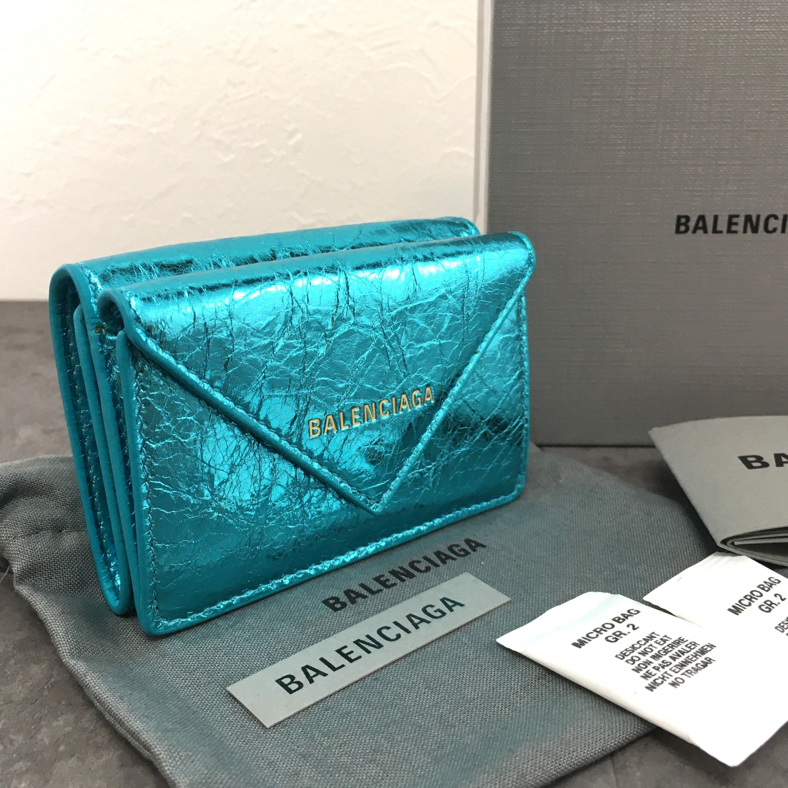 【中古】 貨物輸送込み！ 極美品 BALENCIAGA コンパクトウォレット メタリックブルー 215