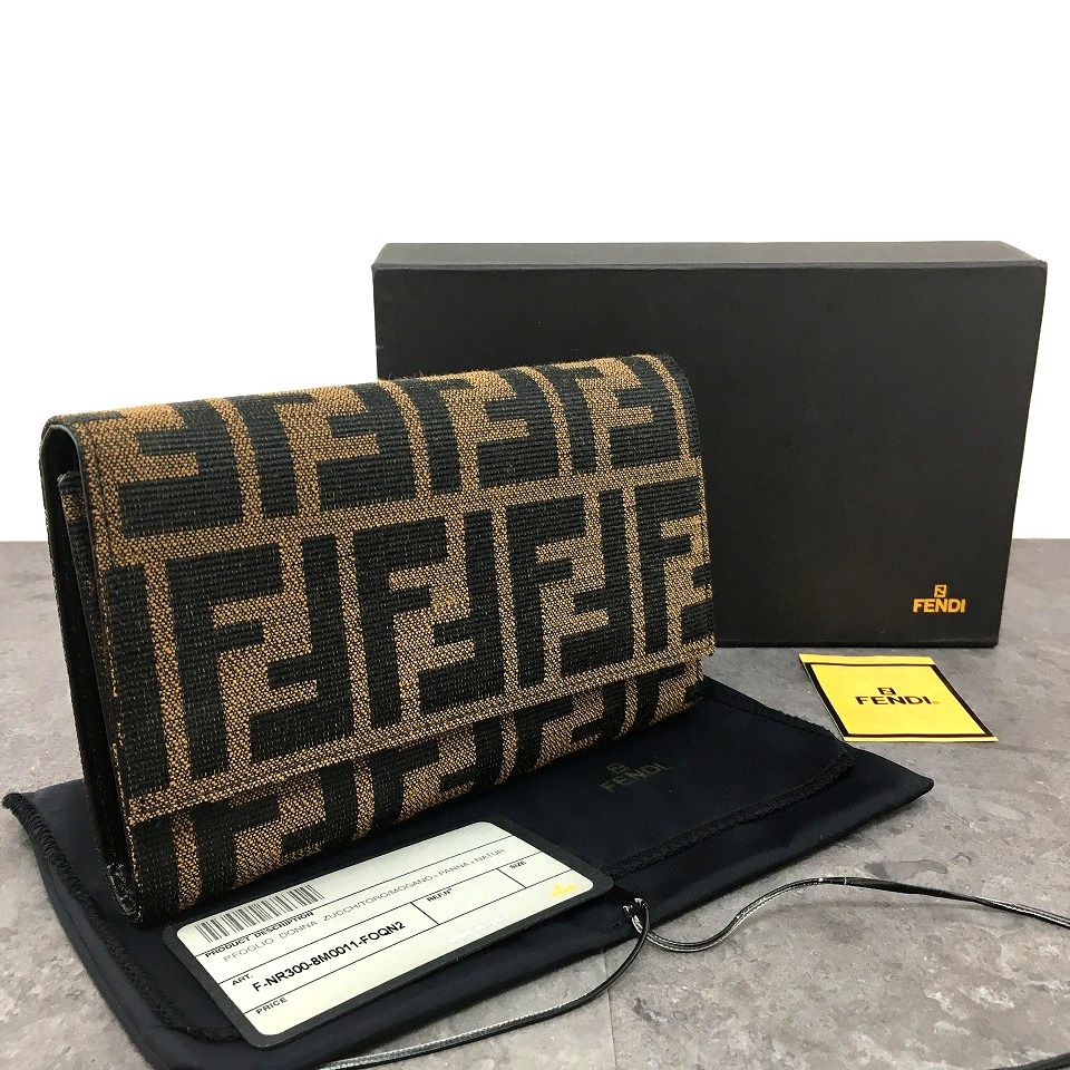 【中古】 貨物輸送込み！ 極美品 FENDI 三つ折り紙入れ 8M0011 箱付き添い人 573