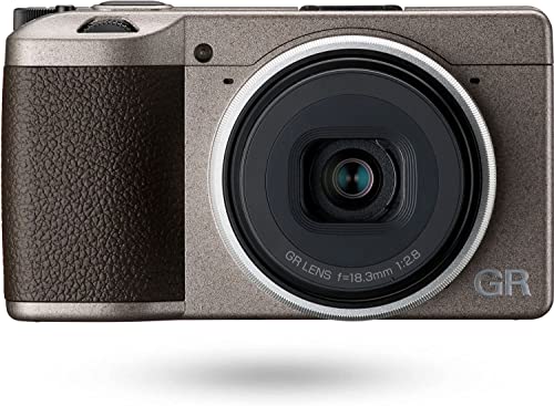 【中古】RICOH GR III Diary Edition メタリックウォームグレー デジタルカメラ 【焦点距離 28mm / 24.2M APS-Cサイズ大型CMOSセンサー搭載/最強のスナップシュータ― / 約0.