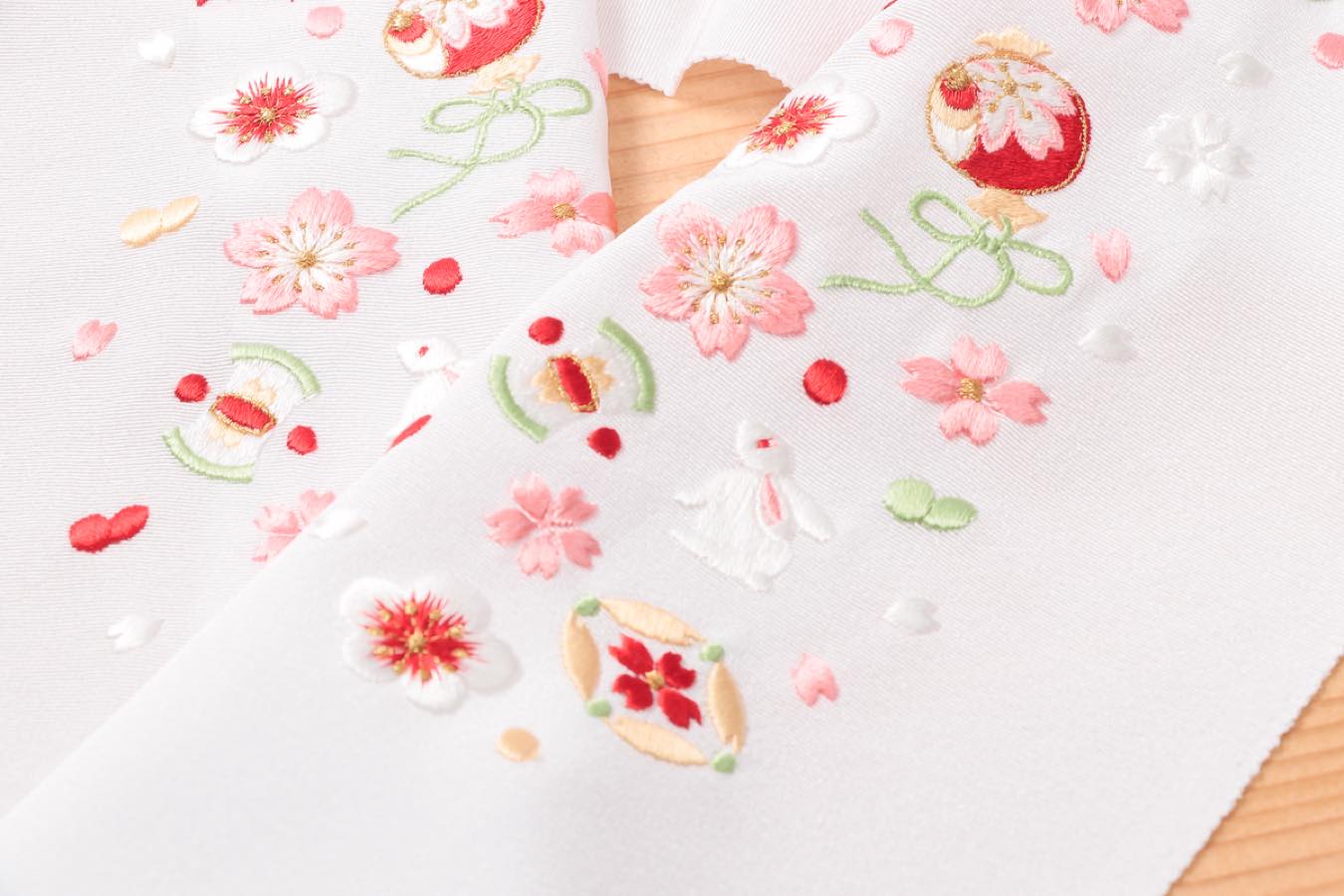 楽天ランキング1位 楽天市場 七五三 半衿 正絹 刺繍 白地 衿秀 半襟 半衿 刺しゅう 正絹半衿 半襟 絹100 白 着物 和装 3歳 7歳 女の子 首元 襟 古典 正絹 女の子 七五三 着物 和装 和柄 キッズ ガールズ 子供用 女児