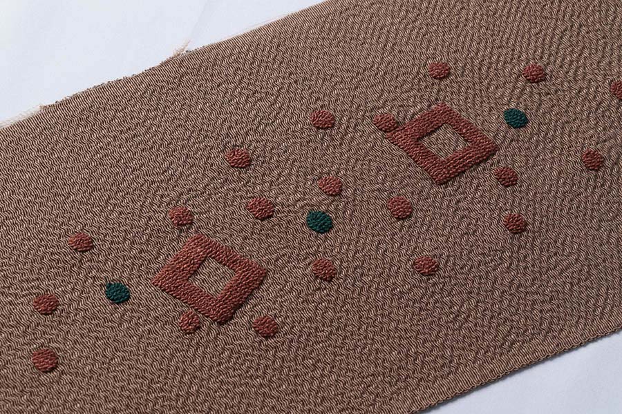 刺繍入り 正絹半衿 刺しゅう 相良刺繍 半襟 可愛い 着物 幾何学模様 半衿 着物 大人 茶色 刺繍 おしゃれ 女性 大人 普段 お稽古 新品 高級 長襦袢 着物 きもの 女性 和服 和装小物 着付け小物 カジュアル 可愛い 衿 襟 紬