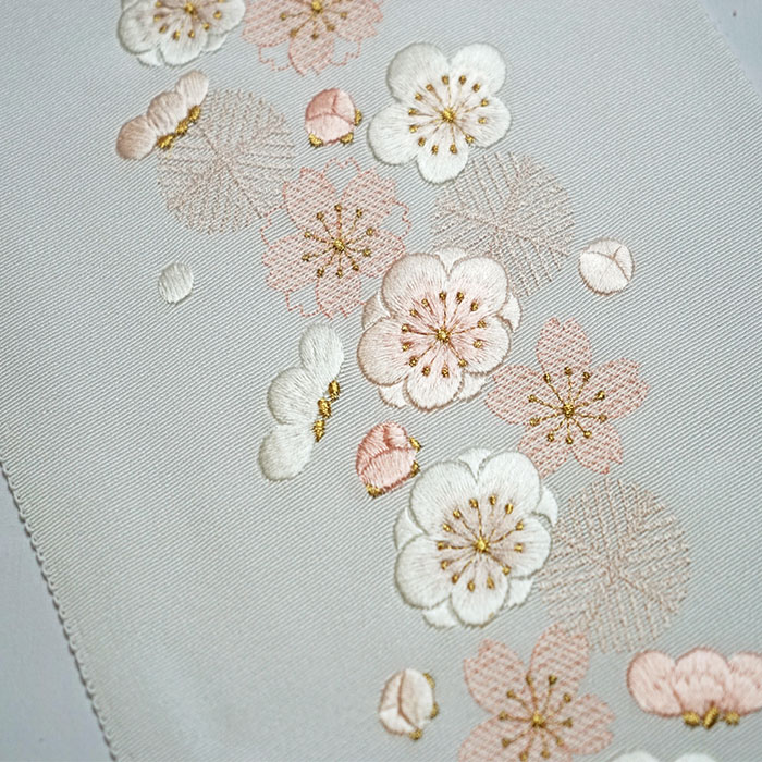 くすみのあるグリーンに桜の花の刺繍の小紋 着物 着物 元の価格