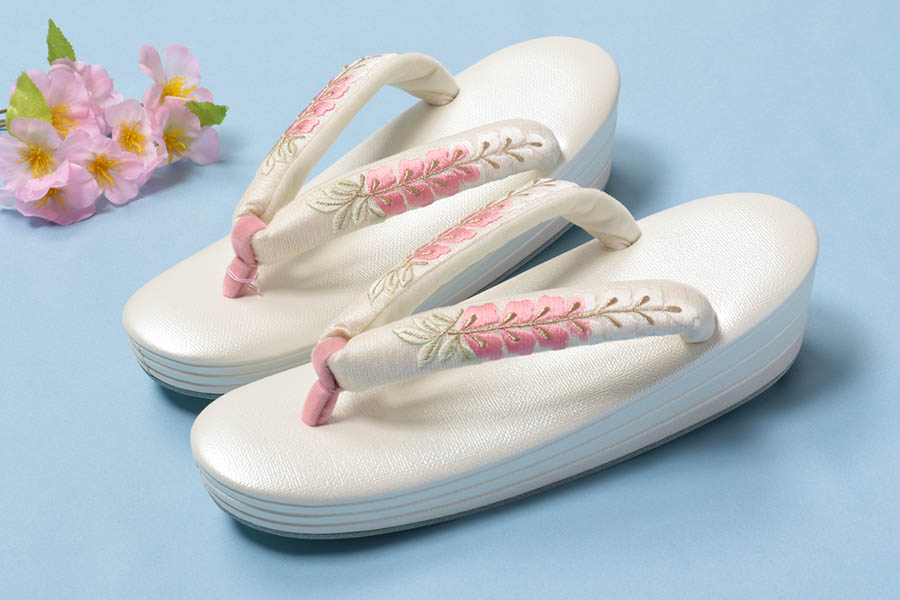 草履 厚底 高ヒール 白 四段 藤 刺繍 鼻緒草履 着物 きもの ぞうり 和服 和装 小紋 紬 普段 フォーマル 振袖 草履 履き 女性 レディース 普段 履き 鼻緒 草履 女性 痛くない カジュアル 着付け 長時間 疲れない 履きやすい お洒落