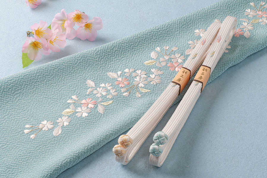 ちりめん 三尺揚げ さくら 縫い 正絹 衿卓出 石竹色 水色 袋帯 しゃれ袋帯 名古屋帯 縮緬 桜装飾 刺しゅう 今めかしい 簡略 フォーマル 紬 小紋 木綿 後払い下げ 顔出到達 礼装 帯揚げ 袷 単衣料 無地 入学結婚式 卒業式 茶の葉ソサエティー 和服 和装