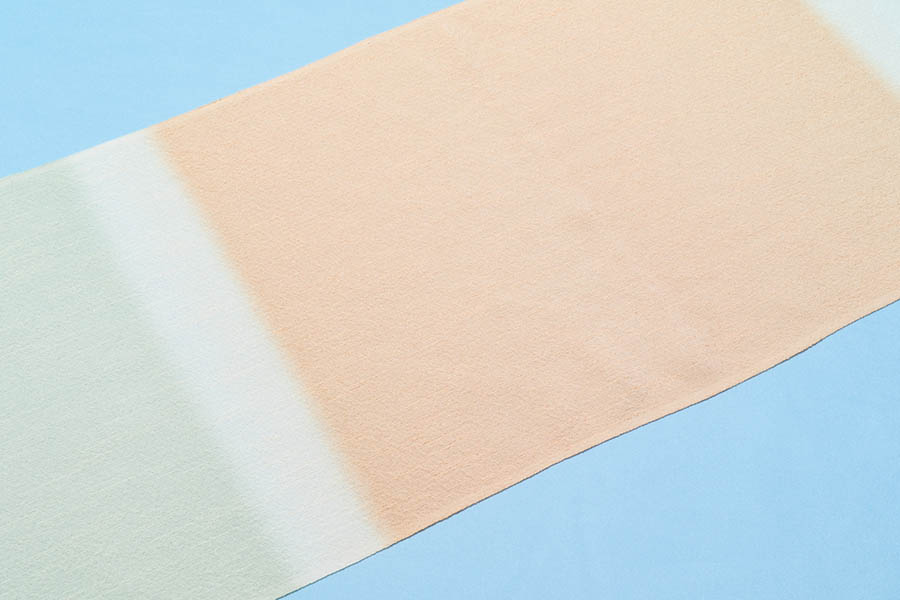 染ぼかし 帯揚げ 正絹 礼装用 赤白橡 白 裏葉柳色 染分け 龍工房 礼装 着物 袋帯 しゃれ袋帯 名古屋帯 おしゃれ カジュアル 小紋 袷 単衣 還暦祝い 結婚式 コーディネート 紬 付け下げ 色無地 紬 着付け小物 帯あげ 和装小物 フォーマル