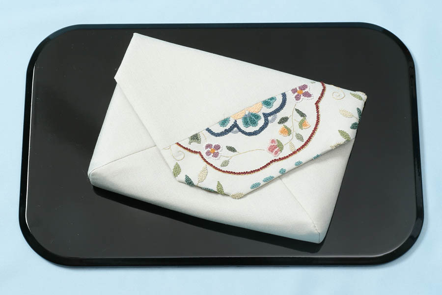 相良刺繍入り 袱紗 茶道具 白 数寄屋袋 刺しゅう マグネット バッグインバッグ 小さめ ふくさ おしゃれ 可愛い お茶 お茶会 お稽古 袱紗 バック 小物入れ お茶席 和装小物 和装 和服 ポーチ 着付け小物 和装バッグ 和柄 茶道 お稽古 袱紗入れ