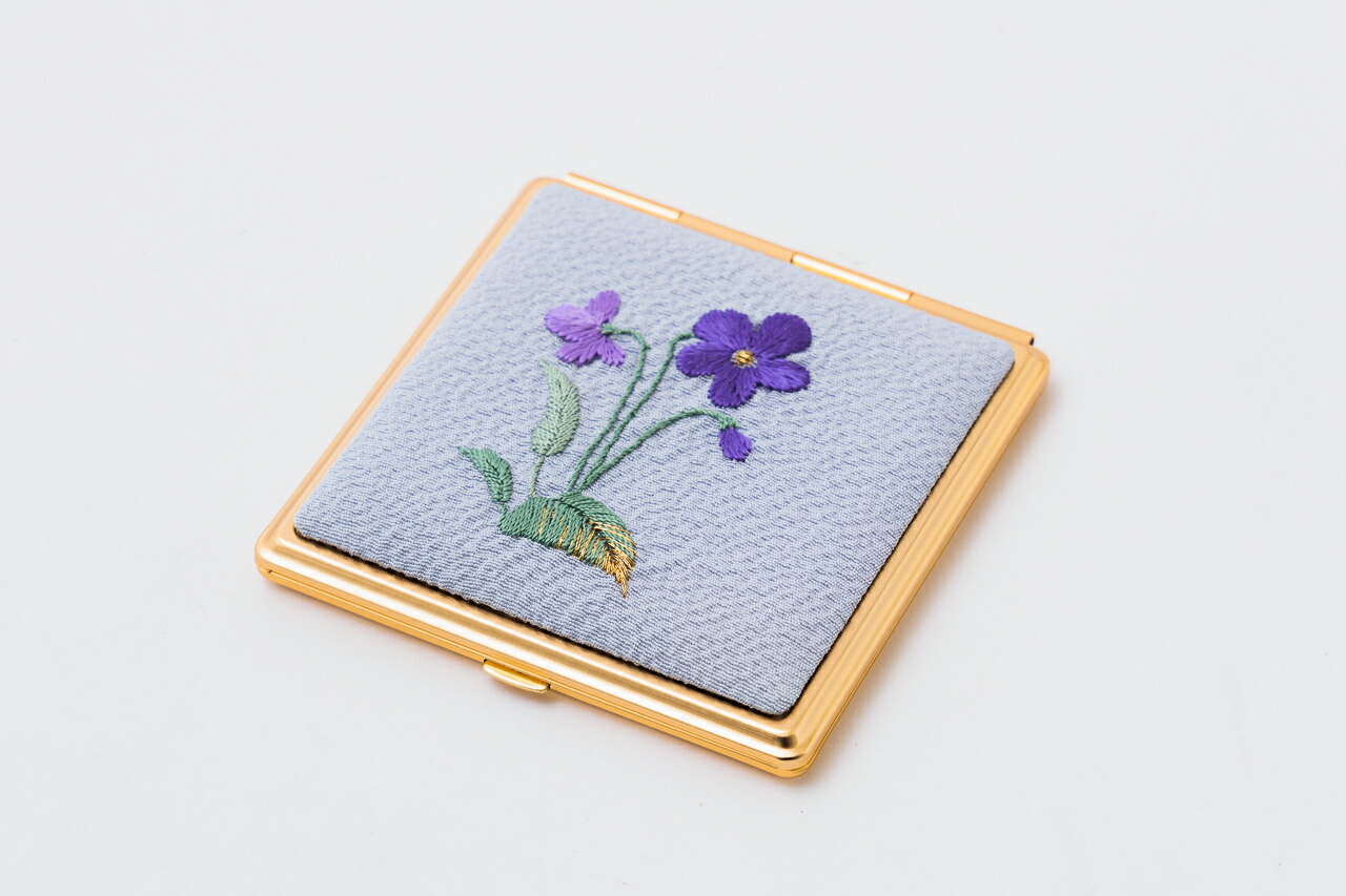 刺繍入り コンパクト 中井まり 作家 コンパクトミラー 鏡 手鏡 ミラー 両面鏡 二面鏡 小さめ コンパクト スリム 女性 レディース ギフト