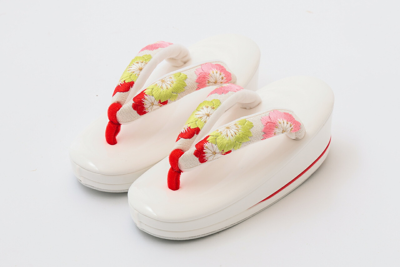 七五三 草履 四つ身 十三参り 白台 鼻緒 刺繍 履物 女の子 子供用 衿秀 着物 草履 女児 3歳 7歳 七五三和装小物 古典 正絹 女の子 七五三 着物 和装 和柄 キッズ ガールズ 子供用 女児 おひな祭り お正月 十三参り 日本製 和装小物 可愛い 27,885円