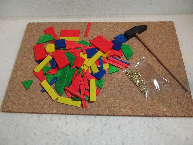 楽天市場 送料無料 小さな大工さん 大きなコルク板セット コルク板 大 木製色板150g ハンマー 釘 ラッピング無料 木のおもちゃ 知育玩具 お誕生日 ギフト おもちゃの国 オズ