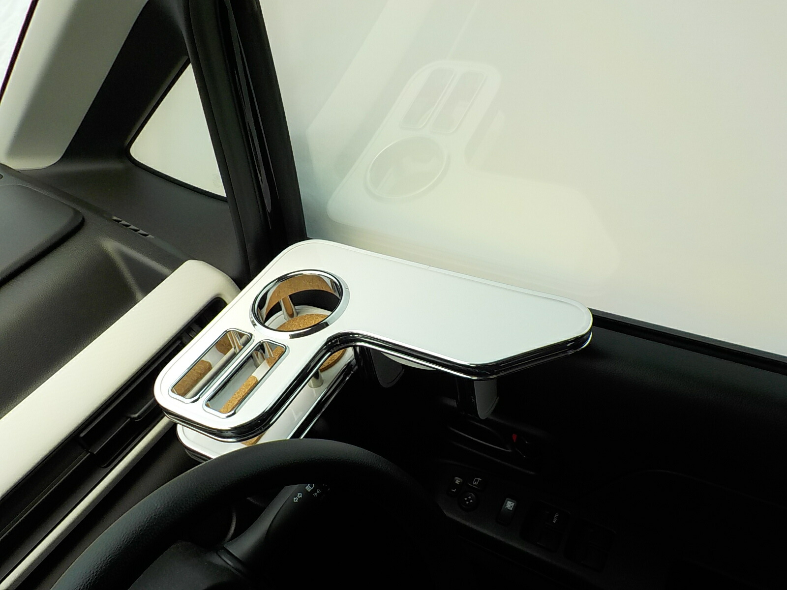 【売り切り お買い得】MH35ワゴンR(17/2～)　　サイドテーブル　運転席側・助手席側・セカンドシート運転席側・セカンドシート助手席側　セット 　 ホワイト　WHｘフルメッキ