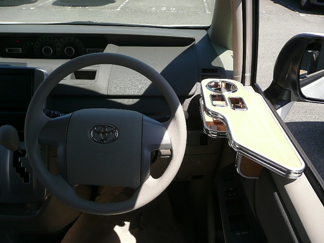 ヴォクシー 70系　サイドテーブルセット One Creation 70系ヴォクシー サイドテーブル助手席側 : one