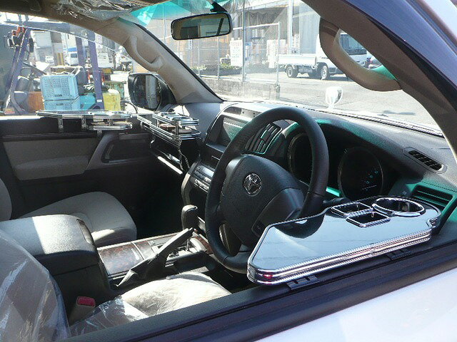3色から選べる200系ランドクルーザー サイドテーブル運転席側 カスタム カスタムパーツ 車内収納 高級感 インテリア性 ドリンクホルダー 日本製 自社製作 職人仕上げ カー用品