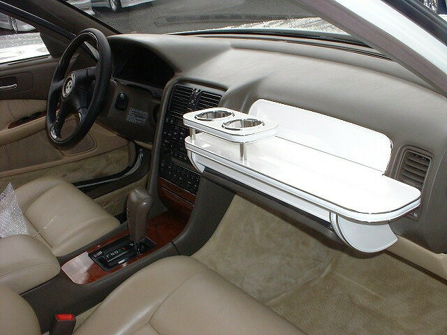 3色から選べるＬＳ４００フロントテーブル カスタム カスタムパーツ 車内収納 高級感 インテリア性 ドリンクホルダー付き 日本製 自社製作 職人仕上げ カーアクセサリー カー用品 車用収納